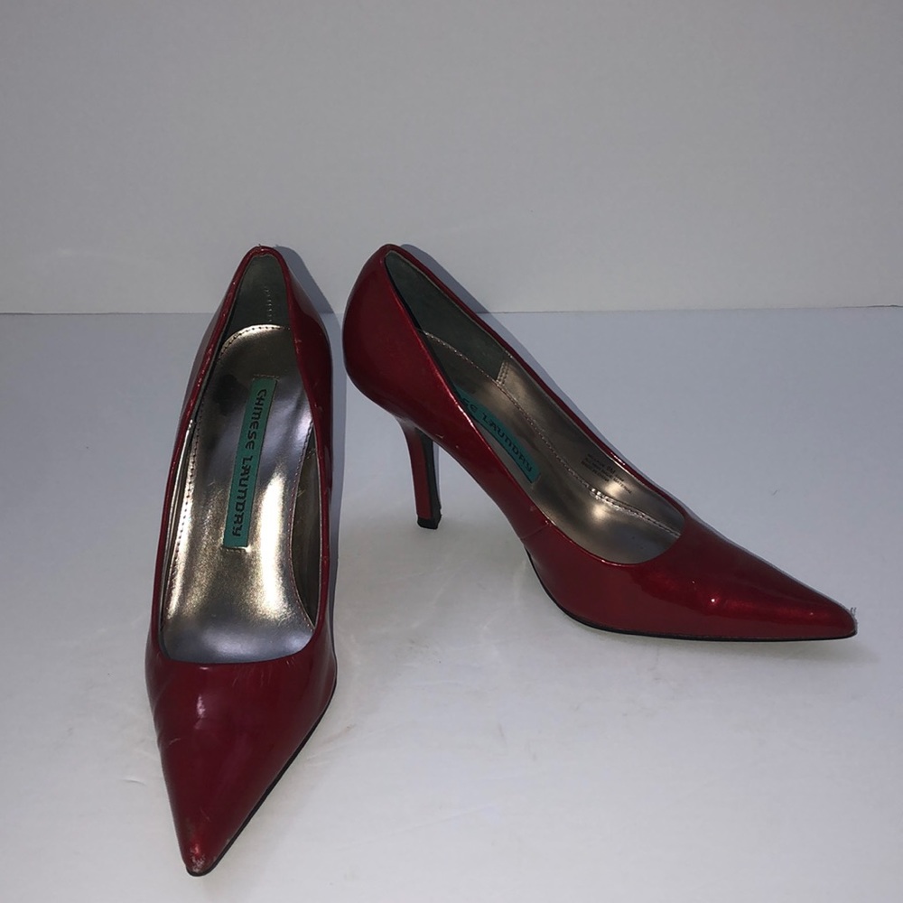 Red pumps
